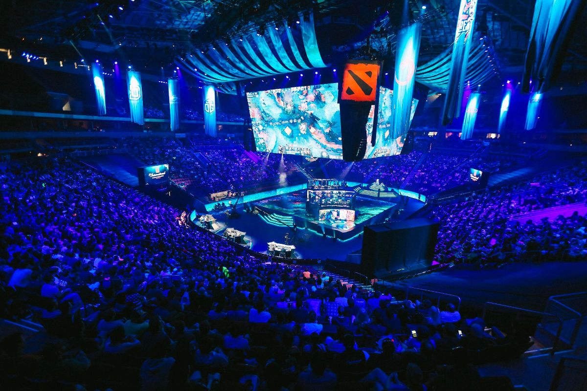 Scène esport avec foule