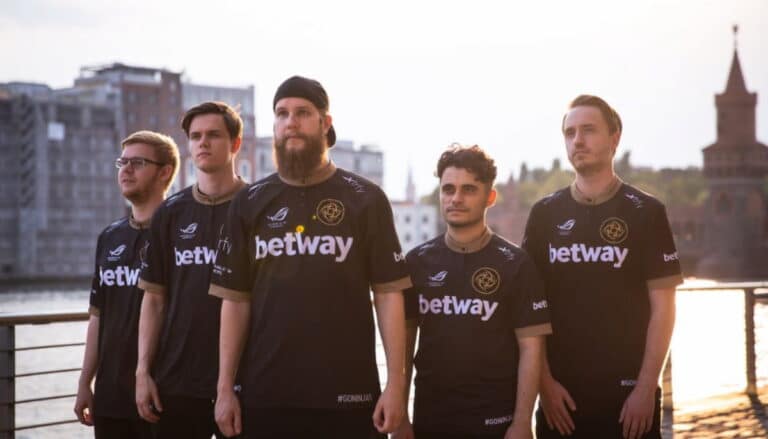 Ninjas in Pyjamas utslagna ur Budapest Major