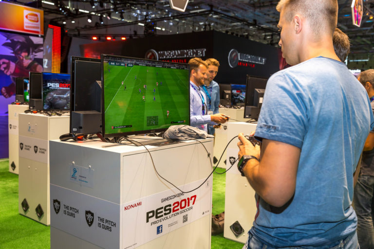 Schalke 04 sign Germany’s top Pro Evo player