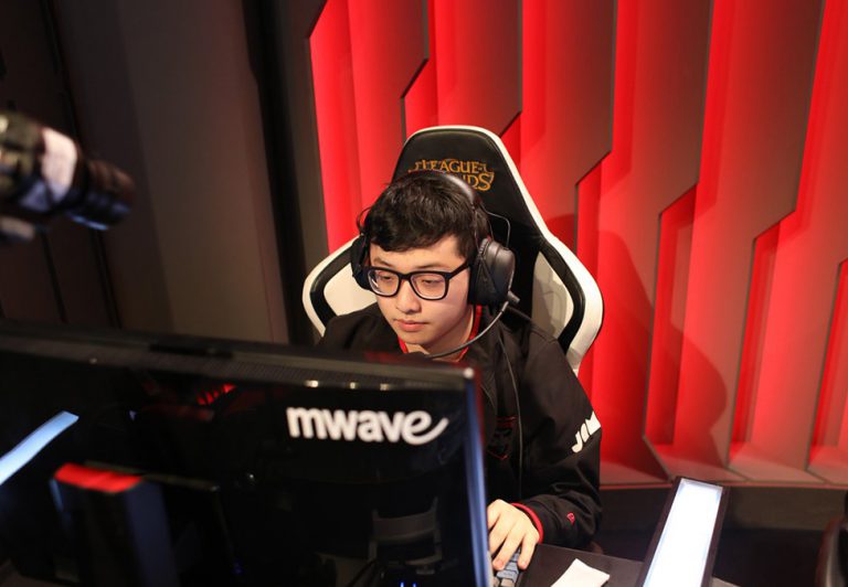 Essendon Football Club closes Bombers esports division
