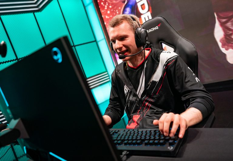 Streamcoi on the need for organisations to sign streamers