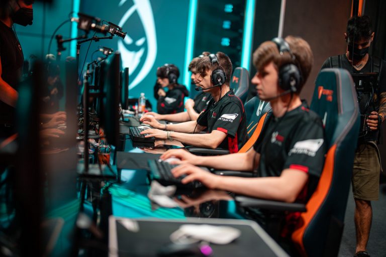 Misfits Gaming Group bolsters commercial opportunities with Thece 