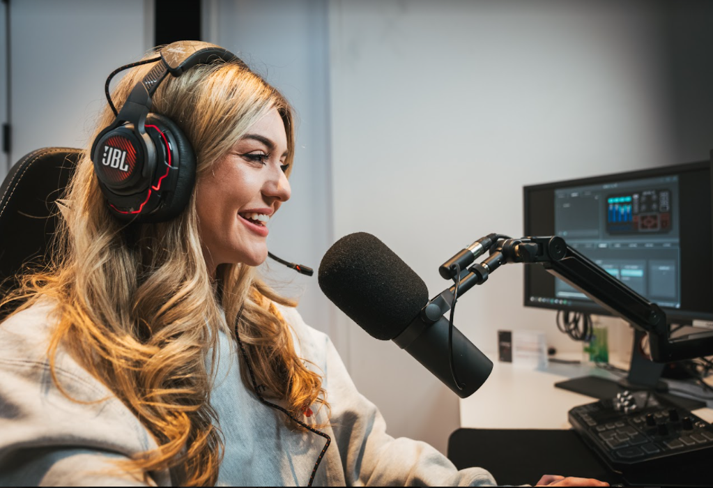 JBL x 100 Thieves Headset BrookeAB