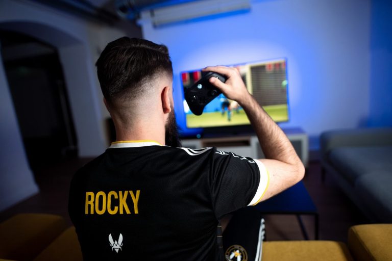 Team Vitality and Philips Monitors extend partnership following new product launch