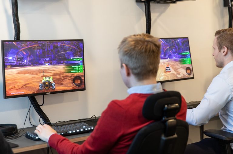 child playing Rocket League abios
