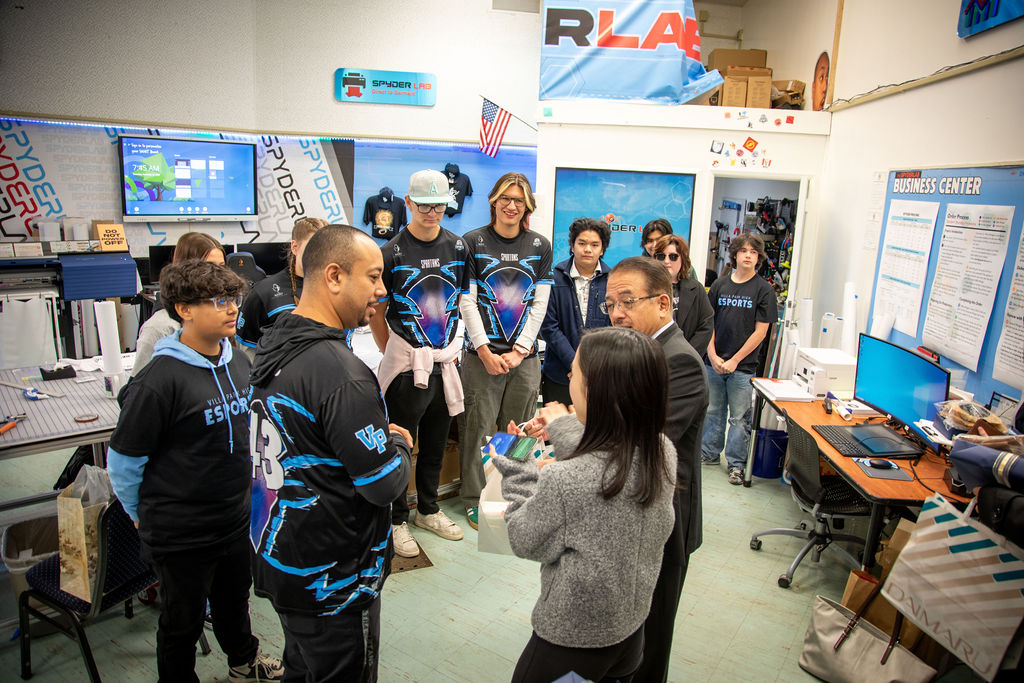 Representatives of Risshukan Junior-Senior Technical High School visiting Southern California’s Villa Park High School