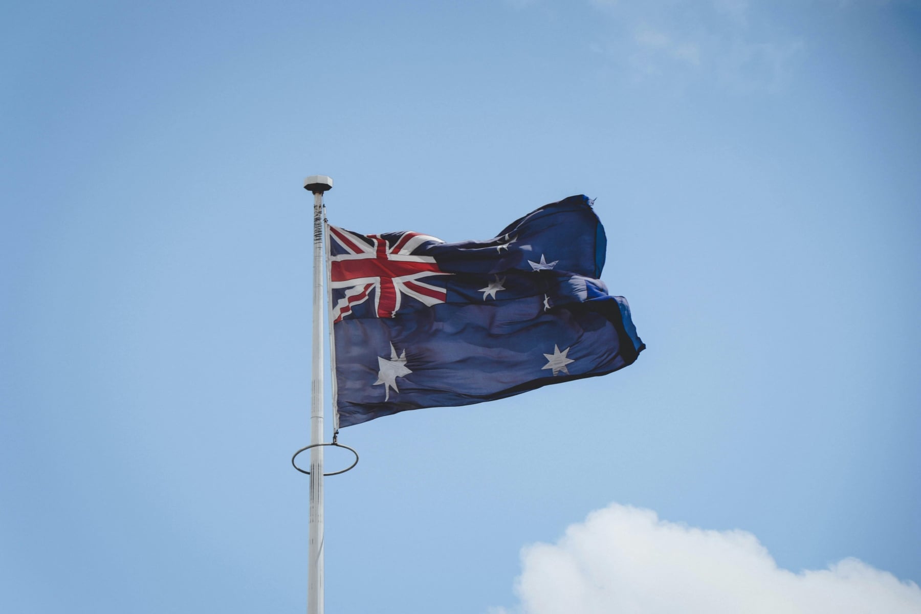 ACMA warns influencers of multi-million dollar fines for promoting illegal gambling in Australia
