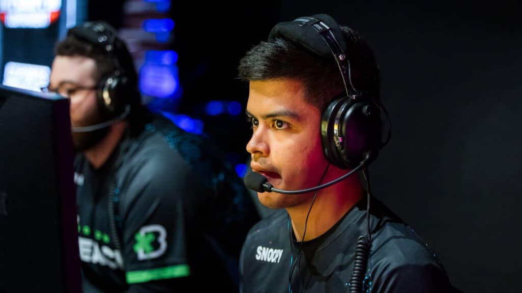Image of Snoopy competing at CDL event. The player is wearing a black Boston Breach jersey and wearing a set of headphones