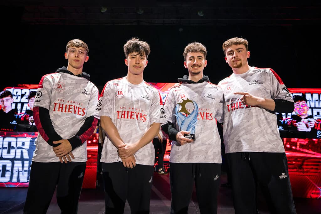 Image of Los Angeles Thieves holding CDL Major trophy