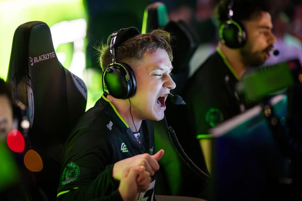Imagem de Mercules gritando no palco do Campeonato CDL 2025