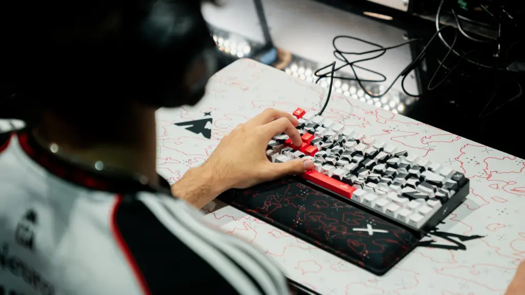 Higround 100 Thieves Vantage collection Basecamp 75+ keyboard