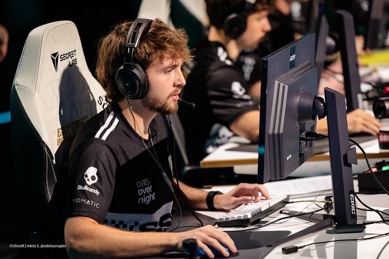 Professional R6 player competing in Esports World Cup R6 tournament playoffs match