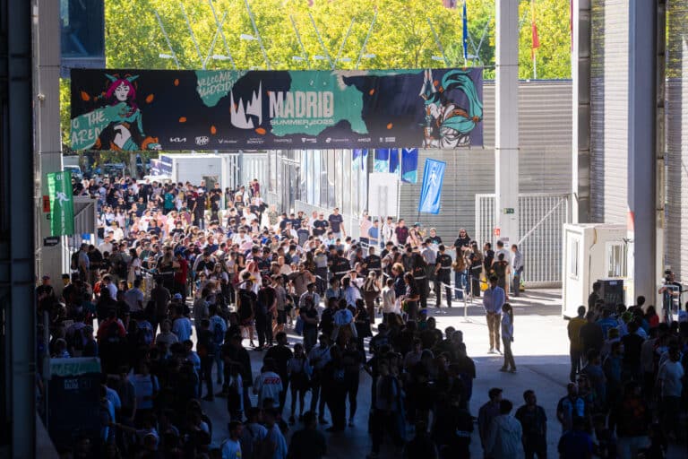 10 Years of LEC Finals: fan memories from 2015 and stories of 2025