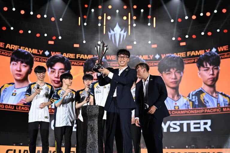 Bilibili Gaming and CTBC Flying Oyster win LPL and LCP trophies