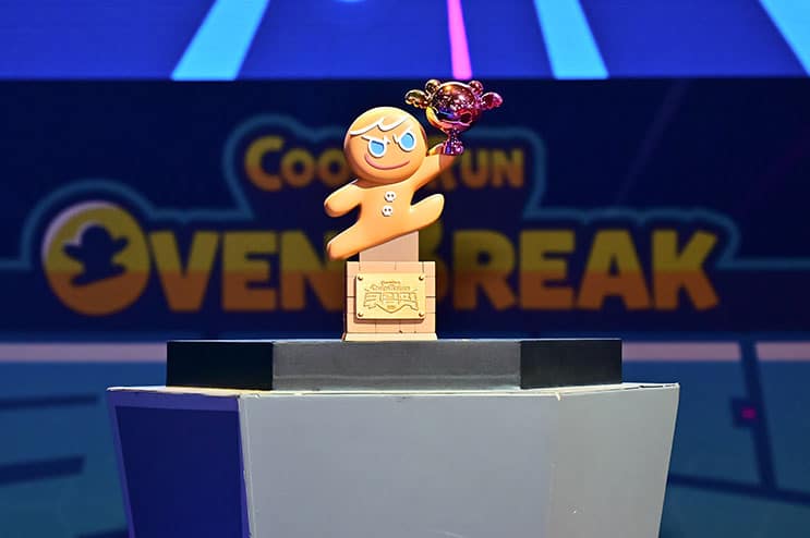 CookieRun OvenBreak gingerbread man trophy 2025