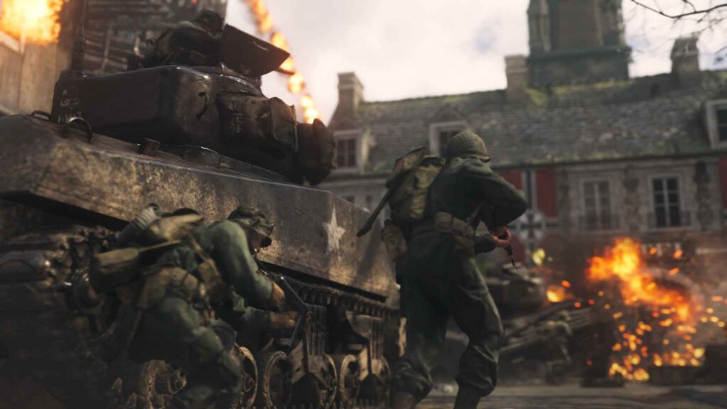 Call of Duty: gioco della seconda guerra mondiale che mostra soldati che avanzano con un carro armato durante la battaglia
