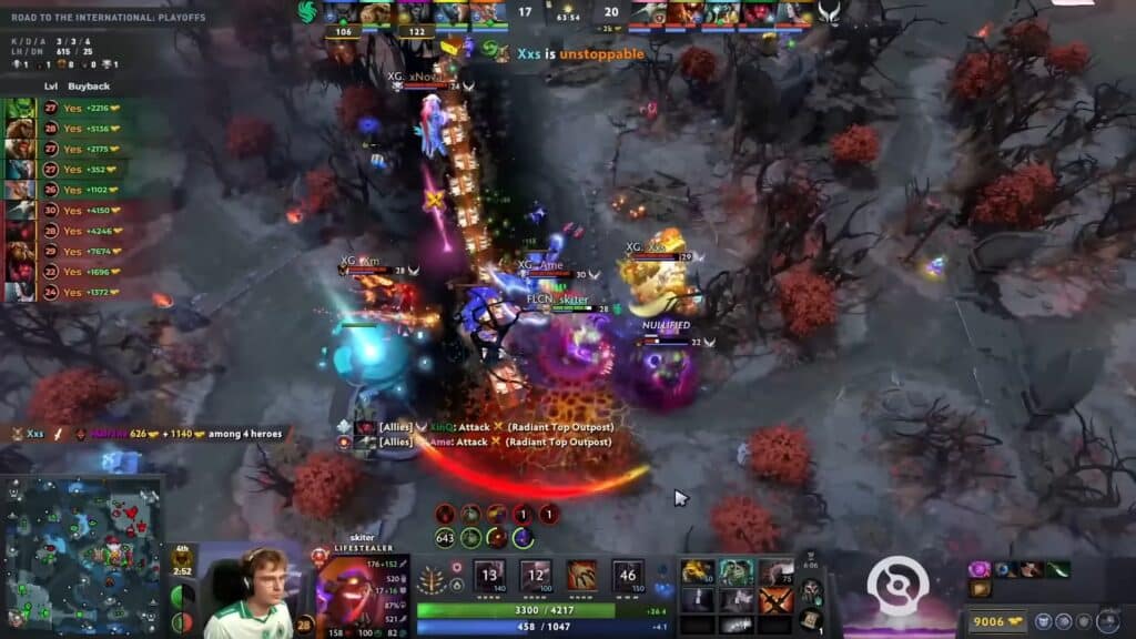 Screenshot eines Dota 2 -Spiels mit einem intensiven Teamkampf. Gesundheitswesen, Fähigkeiten und Spielerstatistiken sind sichtbar. Die Karte und die Player -Porträts werden angezeigt. Die Atmosphäre ist angespannt und actionreich