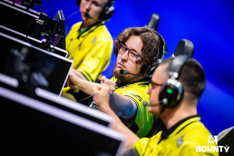 Which teams have qualified for the BLAST Open London playoffs?