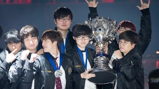 The SK Telecom T1 with trophy