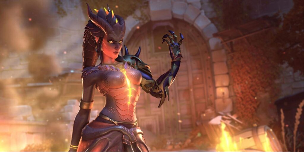 Symmetra in Drachenhaut steht selbstbewusst da, mit leuchtender Brust und scharfen Krallen