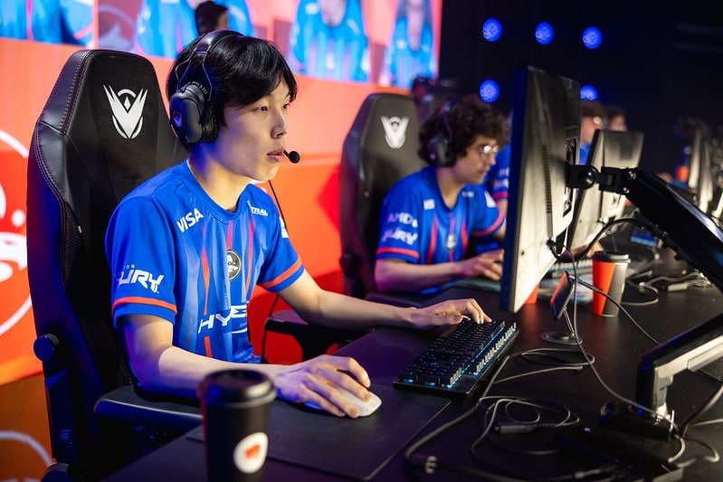 Estral Esports Summit competing on stage at the LTS Sul 2025 Lower Bracket Finals 