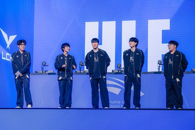 Hanwha Life Esports players stand on the Worlds 2025 stage