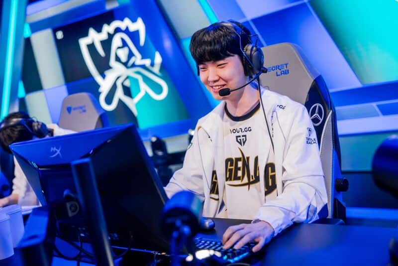 Jeong “Chovy” Ji Hoon seated at a gaming computer