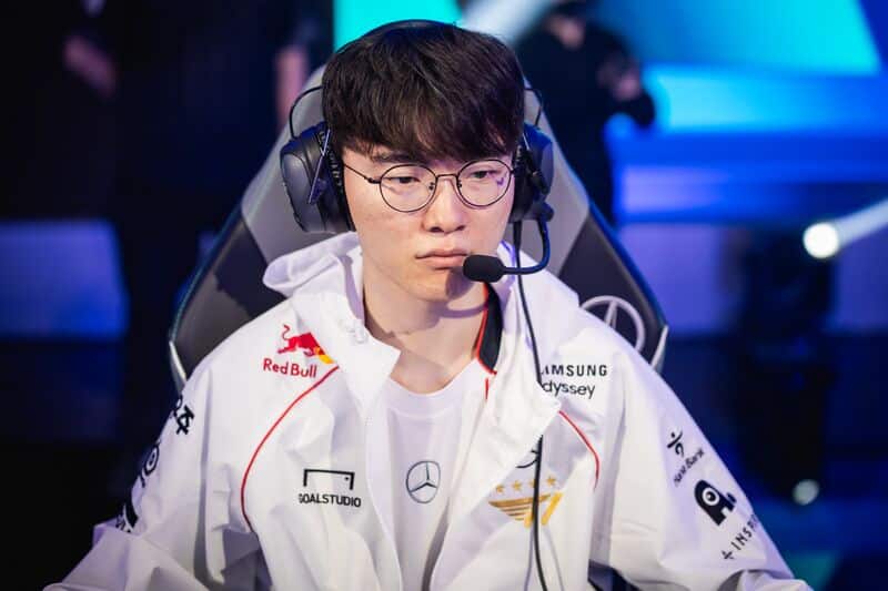 Lee “Faker” Sang Hyeok wearing a white team jacket and headset