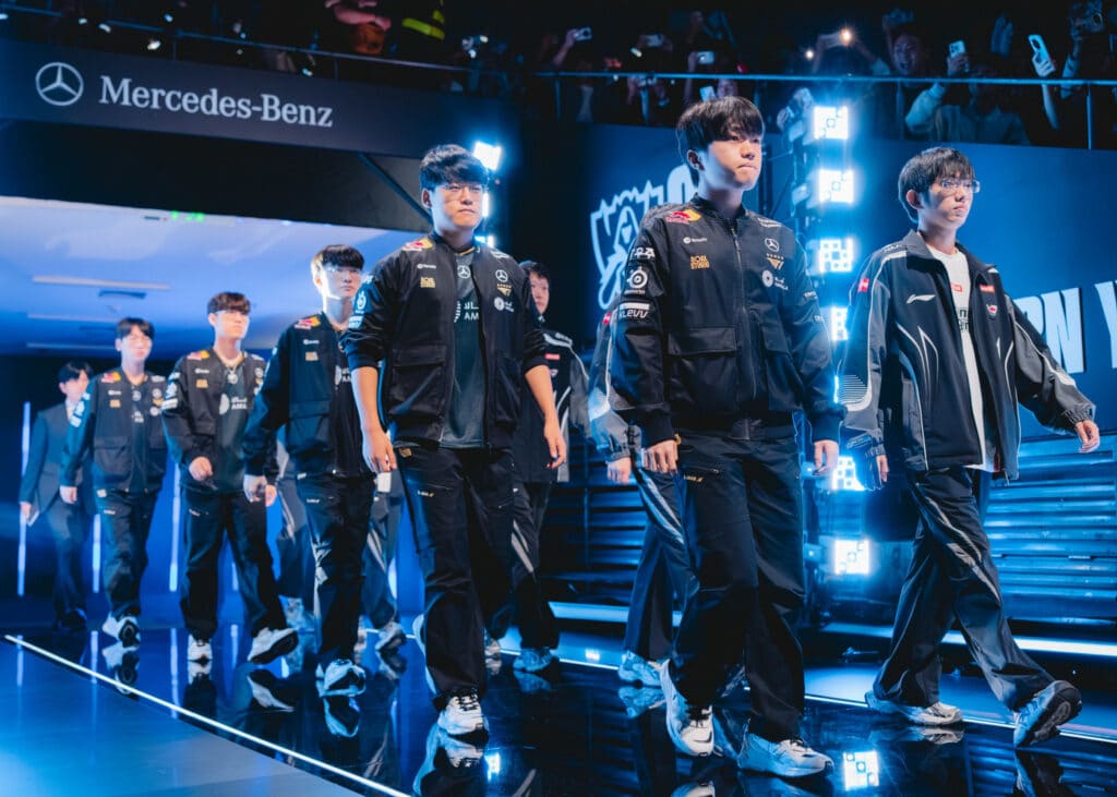 T1 versus Anyone's Legend at LoL Worlds 2025