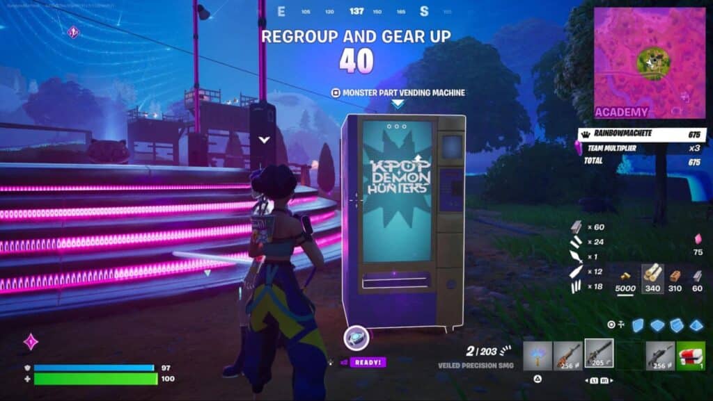 Giocatore che usa il distributore automatico della parte mostruosa in modalità Rush di Fortnite Demon