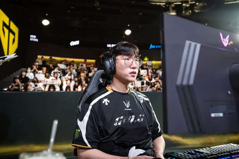 Park “Ruler” Jae Hyuk wearing a headset