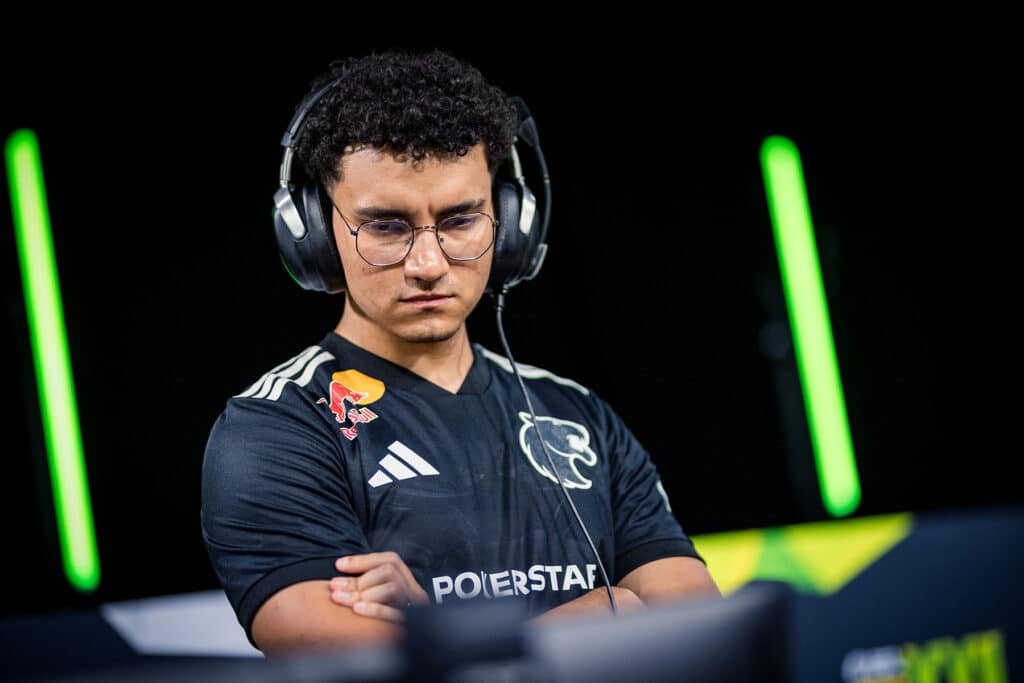 Image of FURIA Counter-Strike 2 coach standing behind team at ESL Pro League Season 22