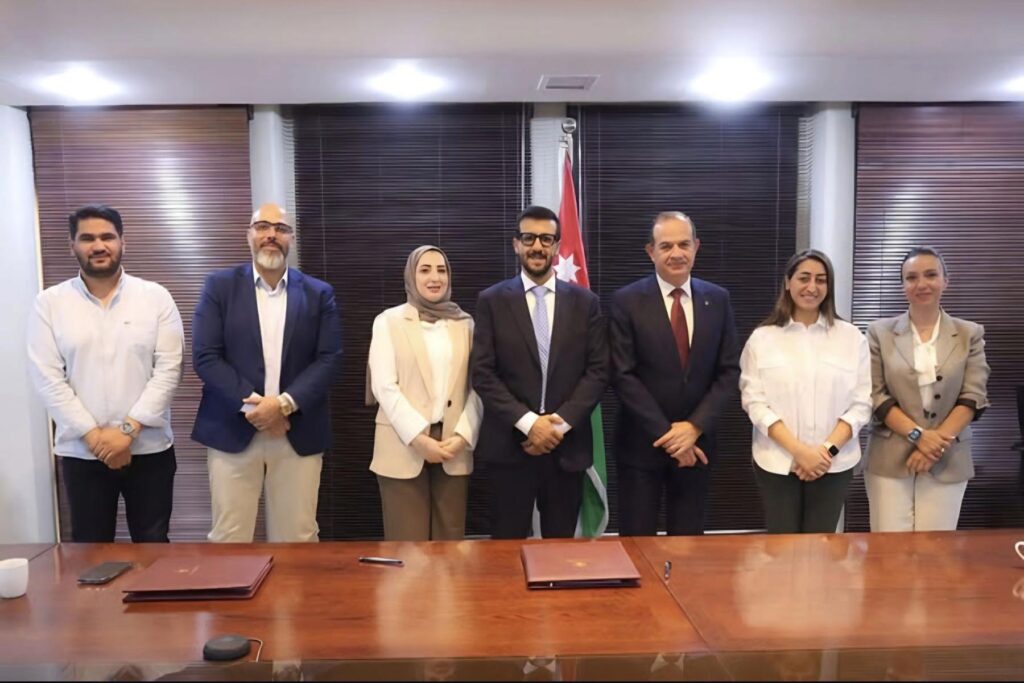 Representatives of JEG Esports and Jordan Ministry of Digital Economy signing an agreement