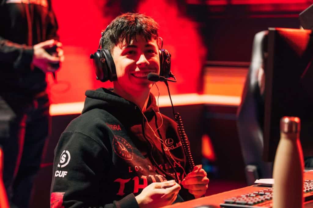 Image of CDL pro HyDra competing at Call of Duty League esports event