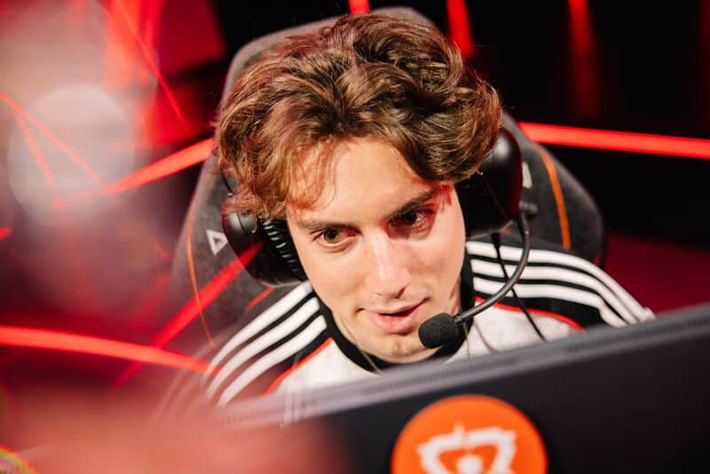 100 Diebe trennen sich von Zander
 – aboba.ru