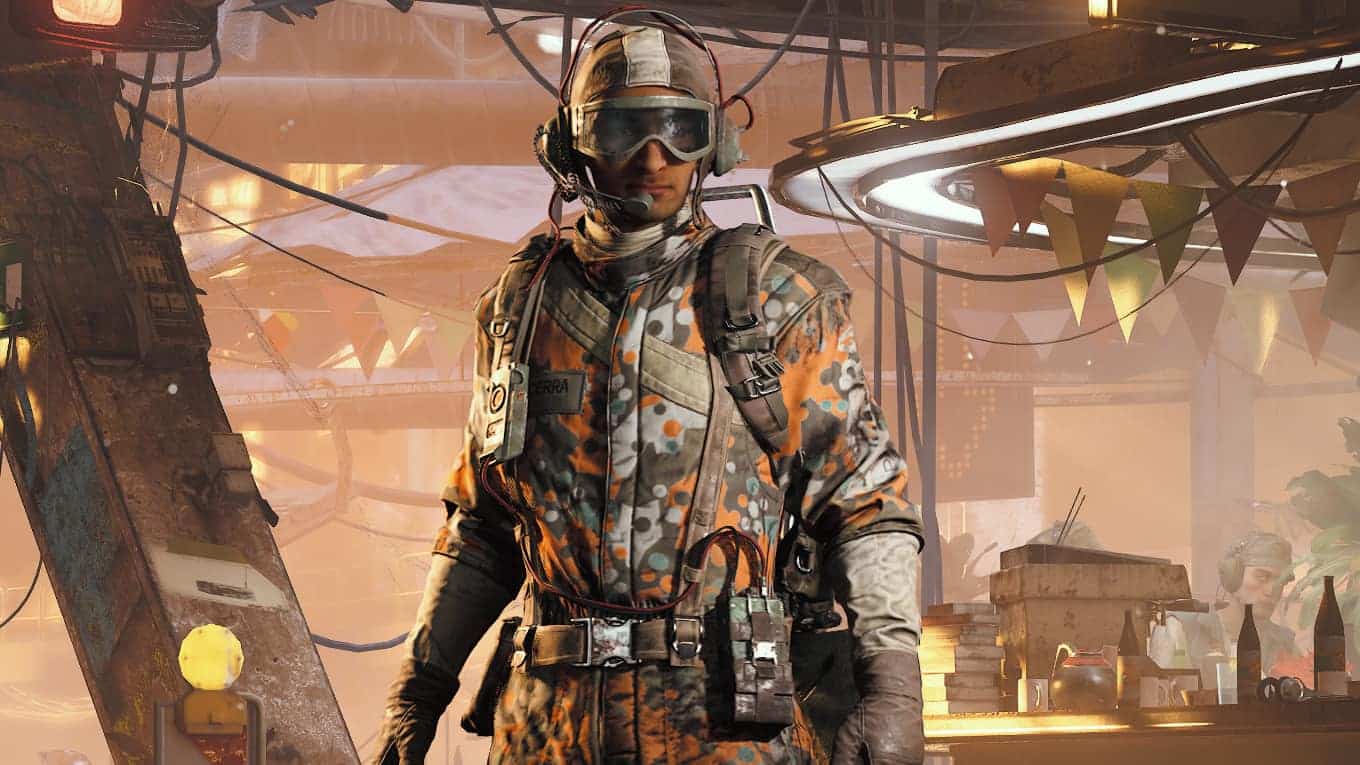 Un soldato in futuristico equipaggiamento mimetico si trova in una stanza piena di tecnologia, adornata con bandierine colorate in Arc Raiders.