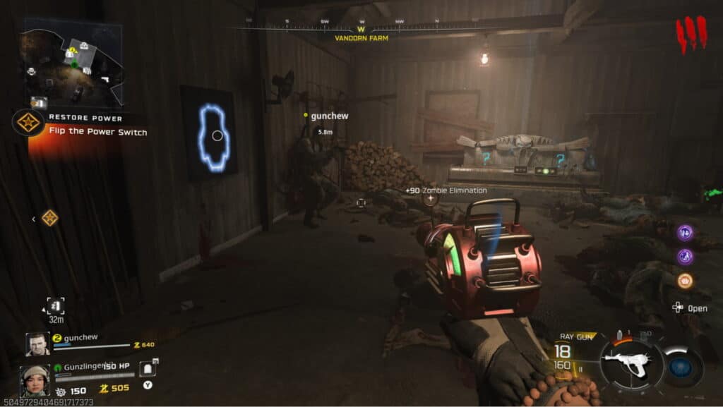 Ego-CoD-Szene in einer schwach beleuchteten Scheune. Der Spieler hält eine Waffe, die als markiert ist "Strahlenpistole" zielt auf Zombies auf dem Boden