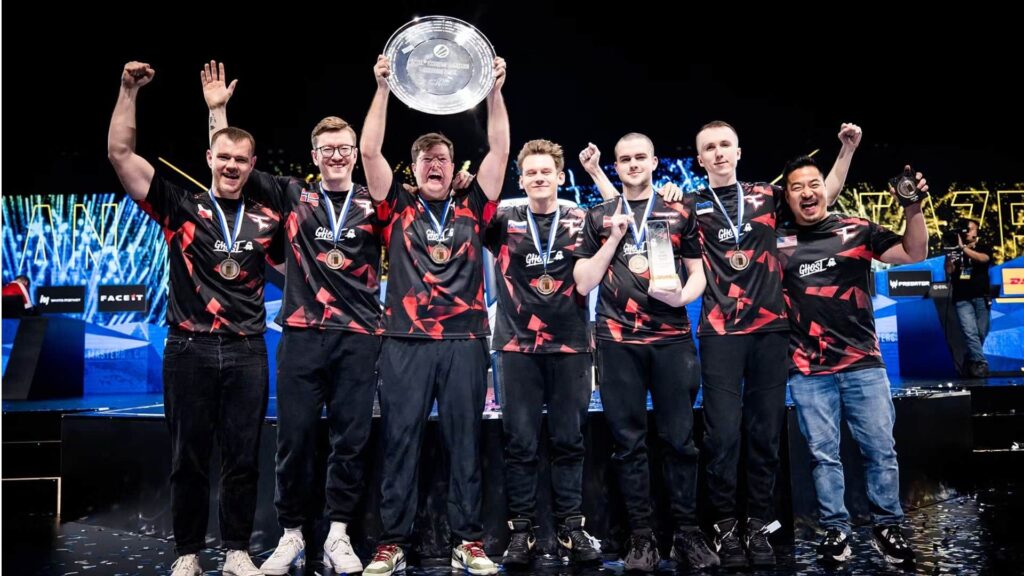 FaZe-Clan mit Trophäe in Chengdu 2024