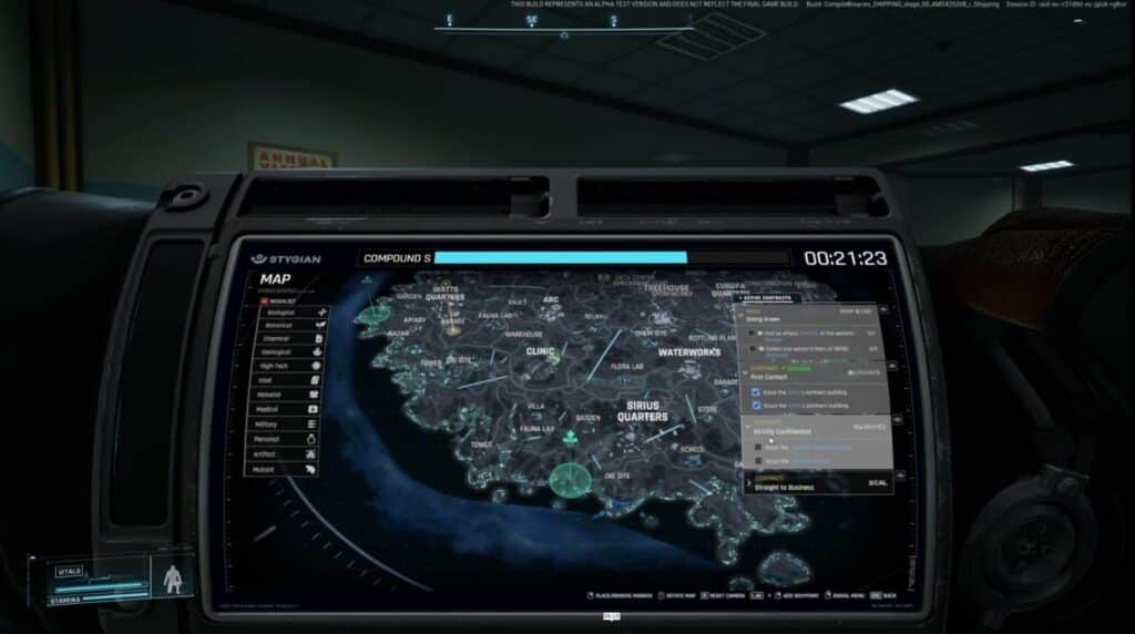 Uma sala mal iluminada com uma tela de dispositivo exibindo um mapa detalhado da ilha marcado com locais como "Clínica" e "Quartos de Sirius" em PUBG