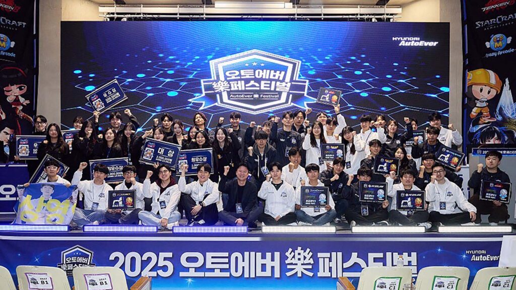 Image of Hyundai Autoever celebrating after participating in esports event