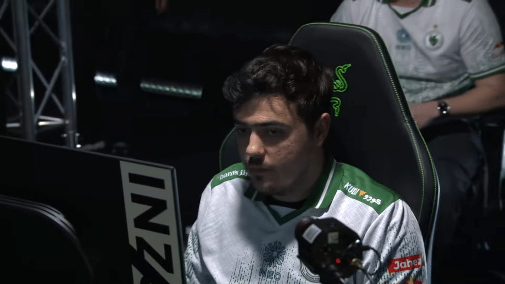 Team Falcons Philip „ImperialHal“ Dosen in der Gruppenphase der ALGS-Jahres-5-Meisterschaft am zweiten Tag in Sapporo, Japan