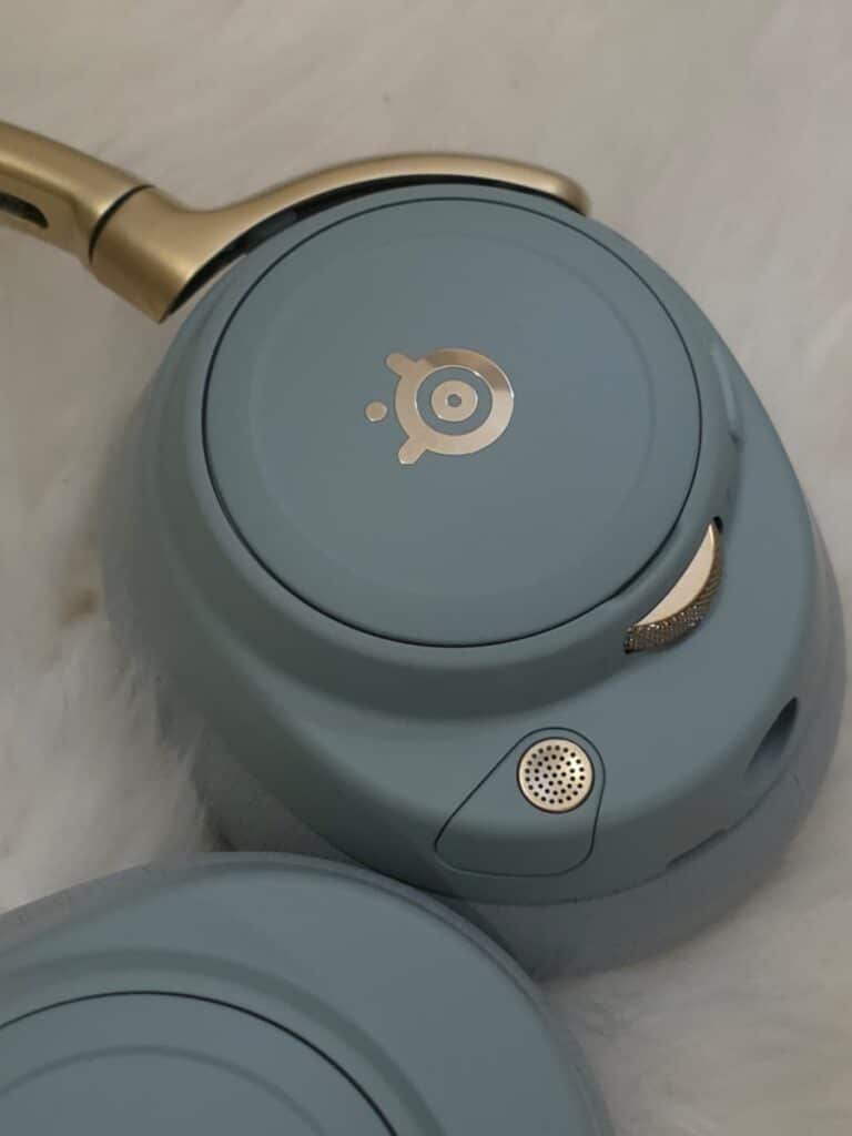 SteelSeries Arctis Nova Elite headset close-up