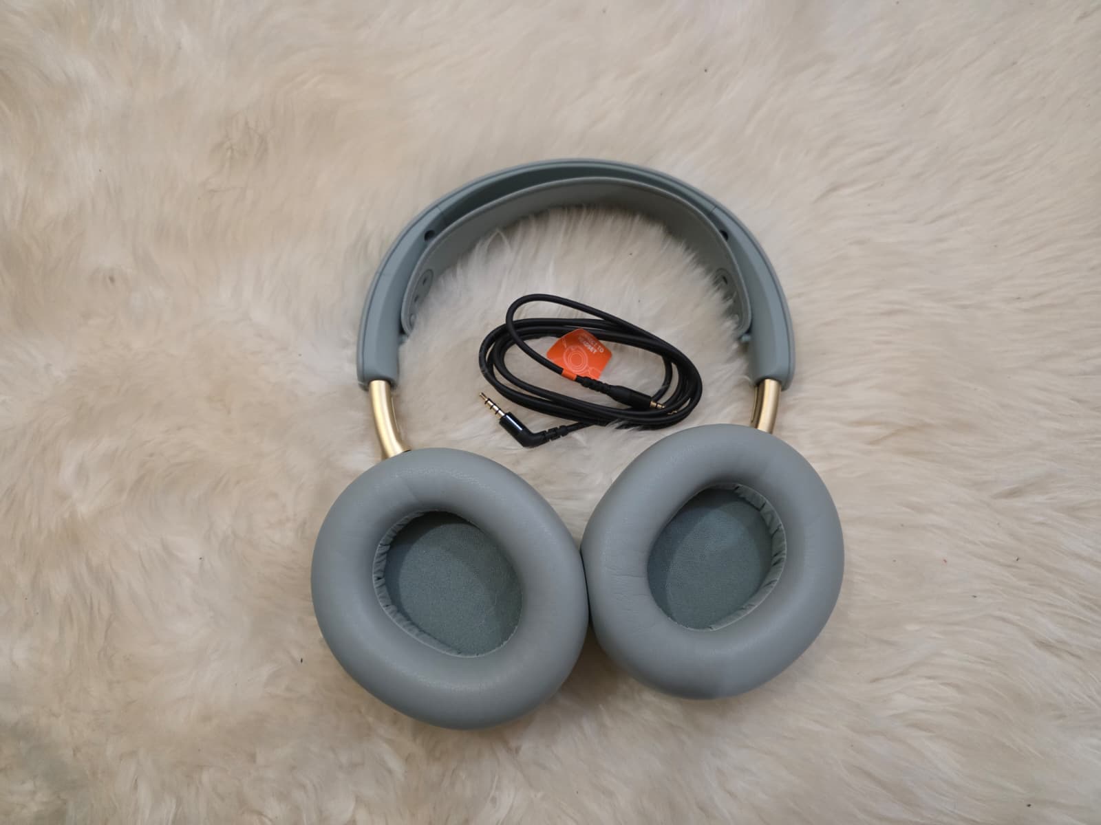 SteelSeries Arctis Nova Elite headset and cable