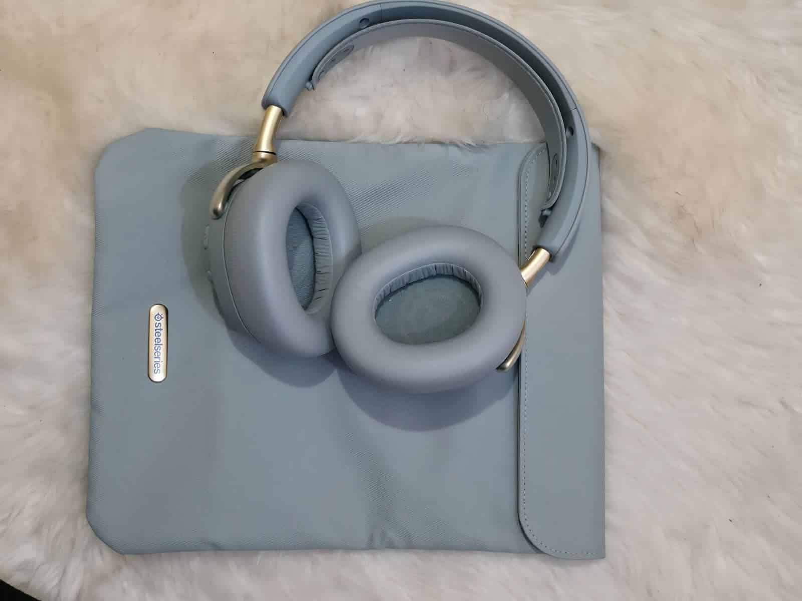 SteelSeries Arctis Nova Elite headset unboxed