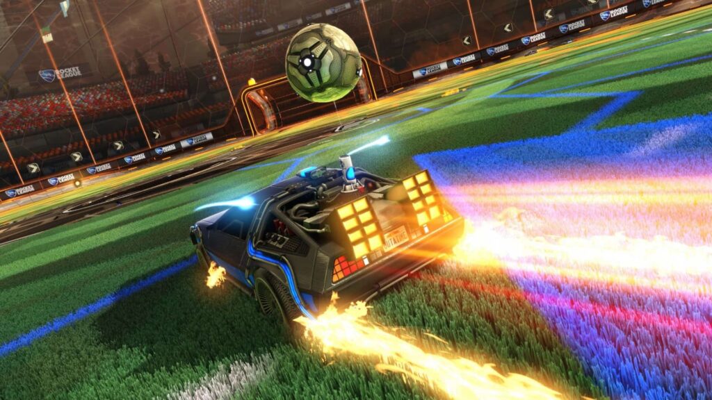 



Uno screenshot di gioco tratto dal videogioco Rocket League, che mostra un'auto ispirata alla macchina del tempo DMC DeLorean di Ritorno al futuro con una scia arancione brillante che corre attraverso un campo da calcio erboso verso una palla verde e gialla che fluttua nell'aria vicino alla porta.