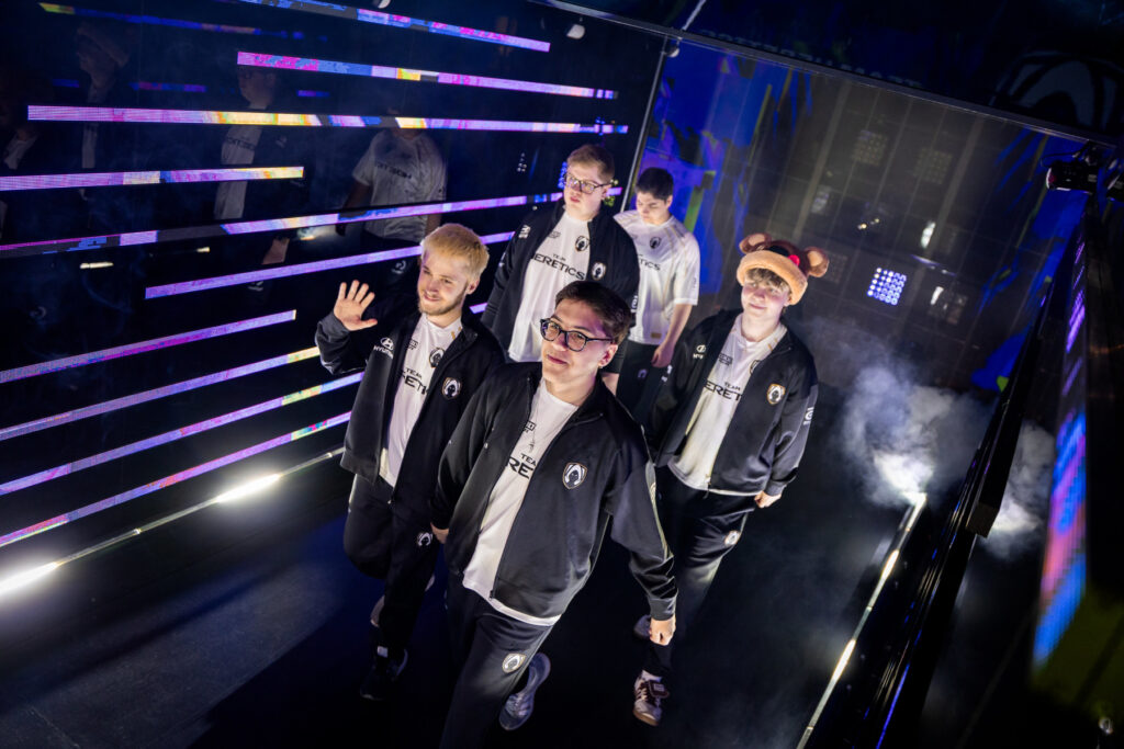 Il Team Heretics all'inizio del VCT EMEA 2026