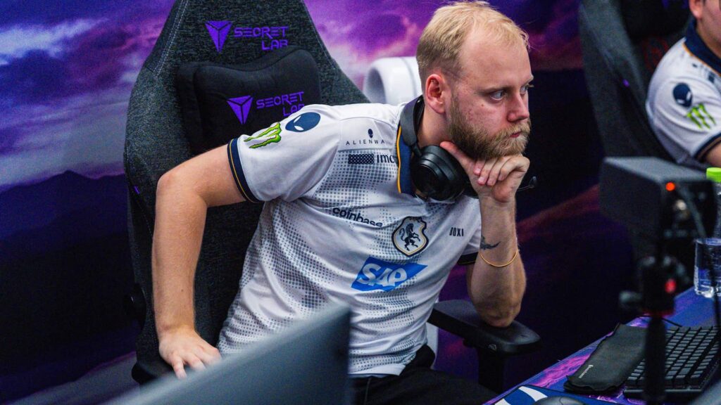 A imagem mostra o jogador de esportes eletrônicos Boxi, que joga no Team Liquid. Ele é um jogador profissional de Dota 2