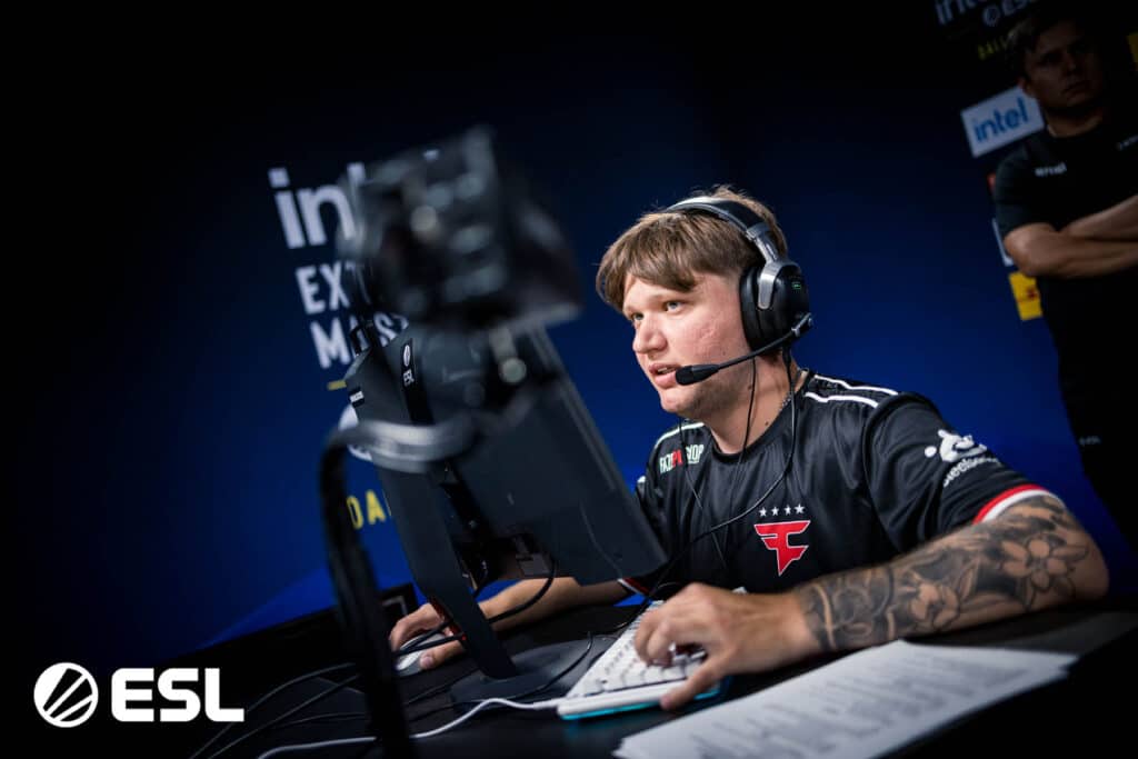 Bild des Counter-Strike-Spielers s1mple, der beim IEM-Event für den FaZe-Clan antritt