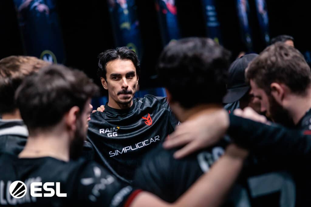 Bild des 3DMAX Counter-Strike 2-Teams beim Huddle auf der IEM Krakow 2026