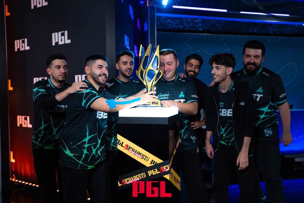 Immagine di Aurora Gaming che celebra la vittoria al PGL Masters Bucarest 2025